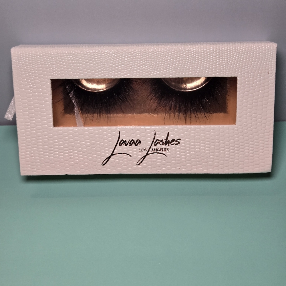 Lavaa Lashes Black False Eyelashes. 3D Mink Lashes! NEW in Box! Up To 30 Uses.